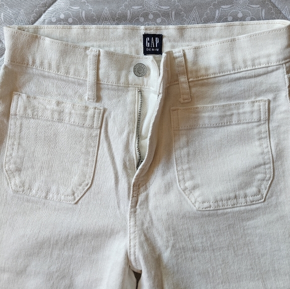 Gap Denim Cheeky Straight Regular‎ White Jeans Size 0 Front Patch Pocket Raw Hem - Picture 4 of 4